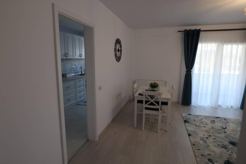 White Apartment Gura Humorului, Bucovina, Voronet Dış mekan fotoğraf