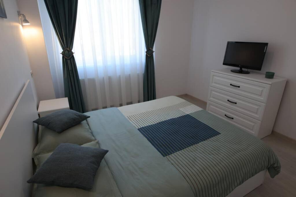 White Apartment Gura Humorului, Bucovina, Voronet Dış mekan fotoğraf