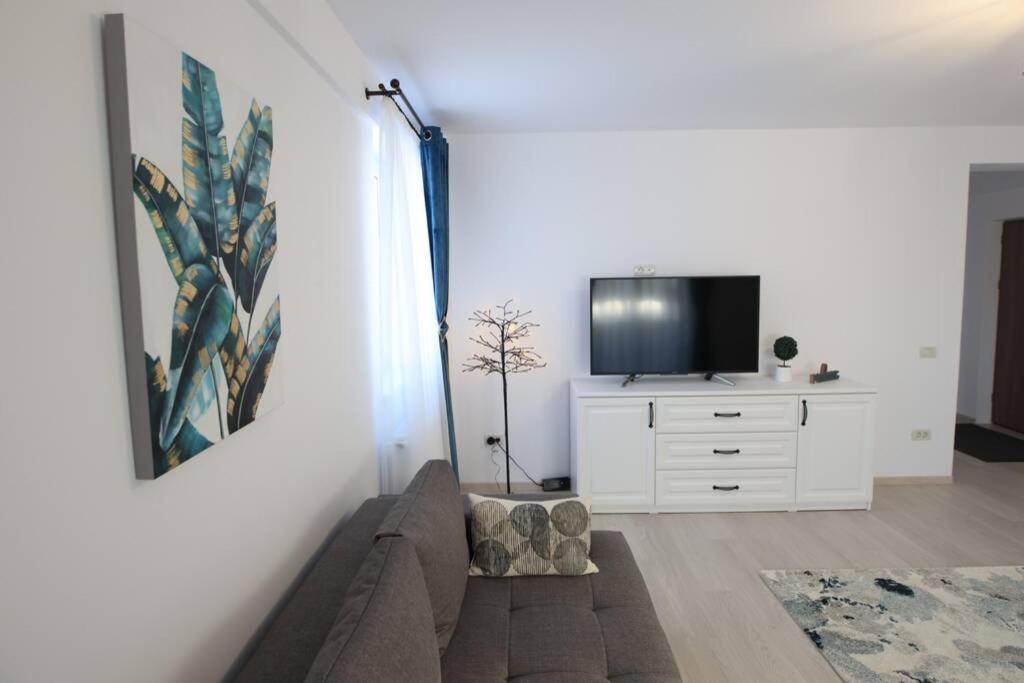 White Apartment Gura Humorului, Bucovina, Voronet Dış mekan fotoğraf