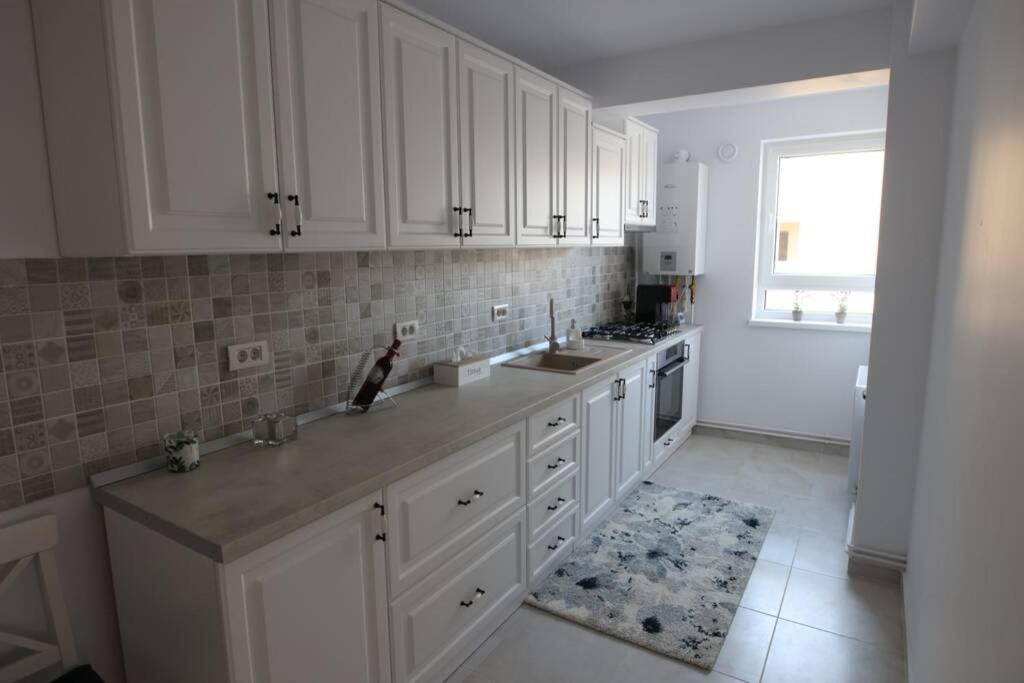 White Apartment Gura Humorului, Bucovina, Voronet Dış mekan fotoğraf