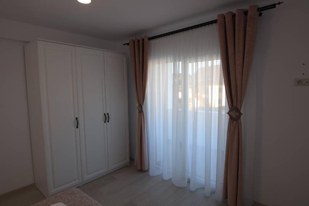 White Apartment Gura Humorului, Bucovina, Voronet Dış mekan fotoğraf